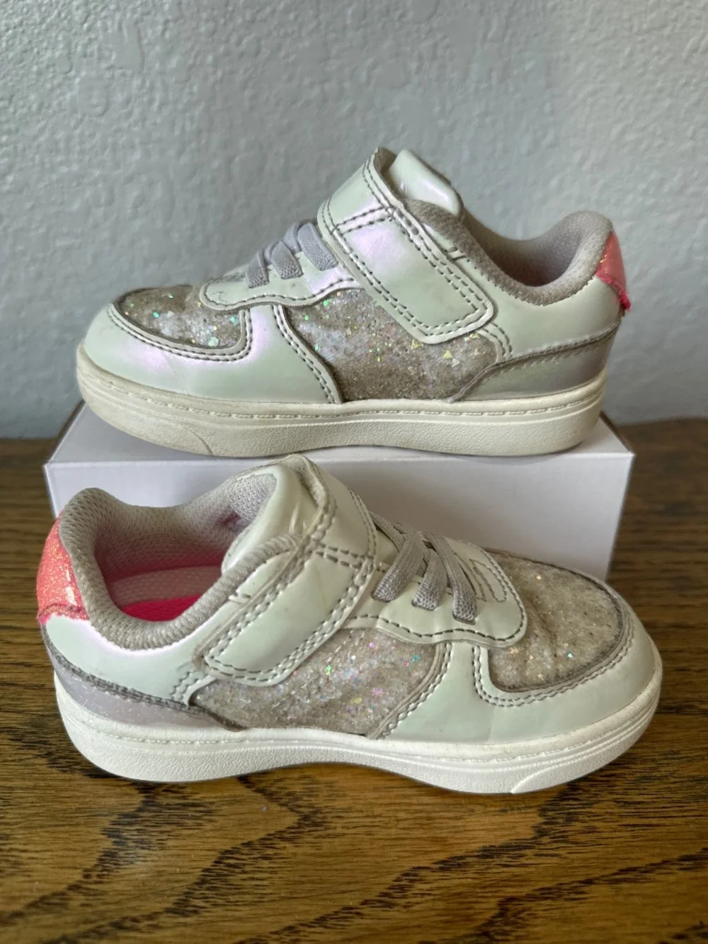 Cat & jack Girls hook and loop Sneakers Shoes toddler girls size 8